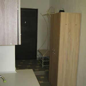 Studio Lit King-Size